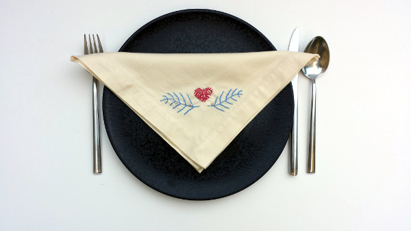 Embroidered Napkins - Free Pattern | Red Circle Crafts